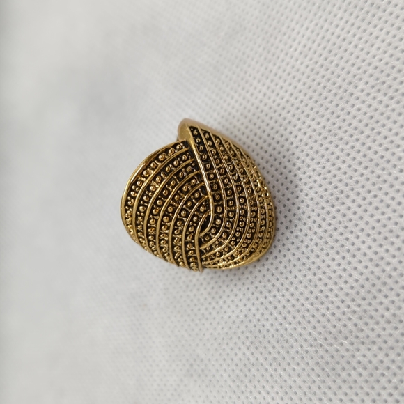 Ring 💍 - Picture 2 of 7